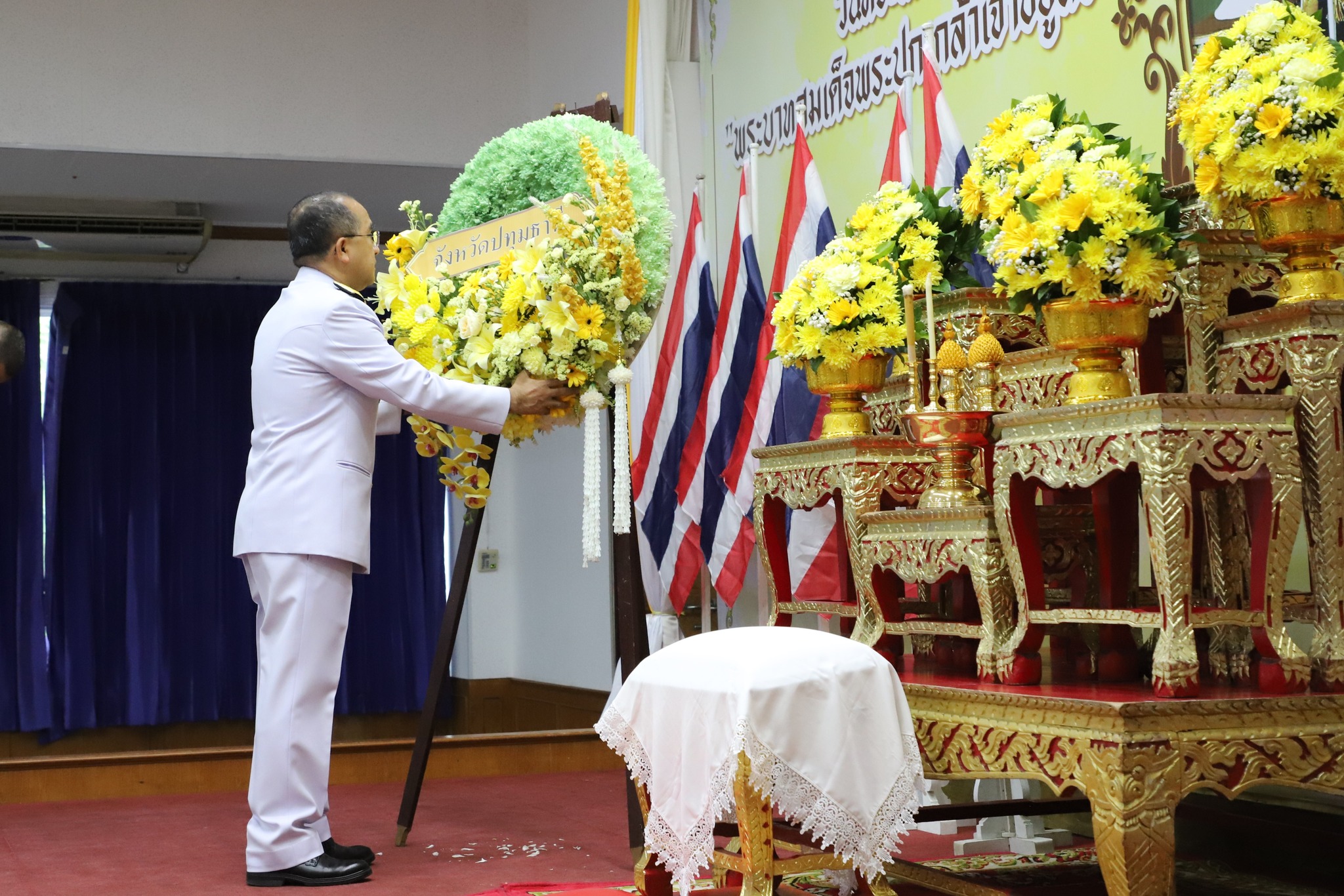 title -  ปฏิรูปที่ดินจังหวัดปทุมธานี และเจ้าหน้าที่ ส.ป.ก.ปทุมธานี เข้าร่วมพิธีวางพวงมาลาถวายราชสักการะเบื้องหน้าพระบรมสาทิสลักษณ์ พระบาทสมเด็จพระปกเกล้าเจ้าอยู่หัว เนื่องในโอกาส วันที่ระลึก “พระบาทสมเด็จพระปกเกล้าเจ้าอยู่หัว”